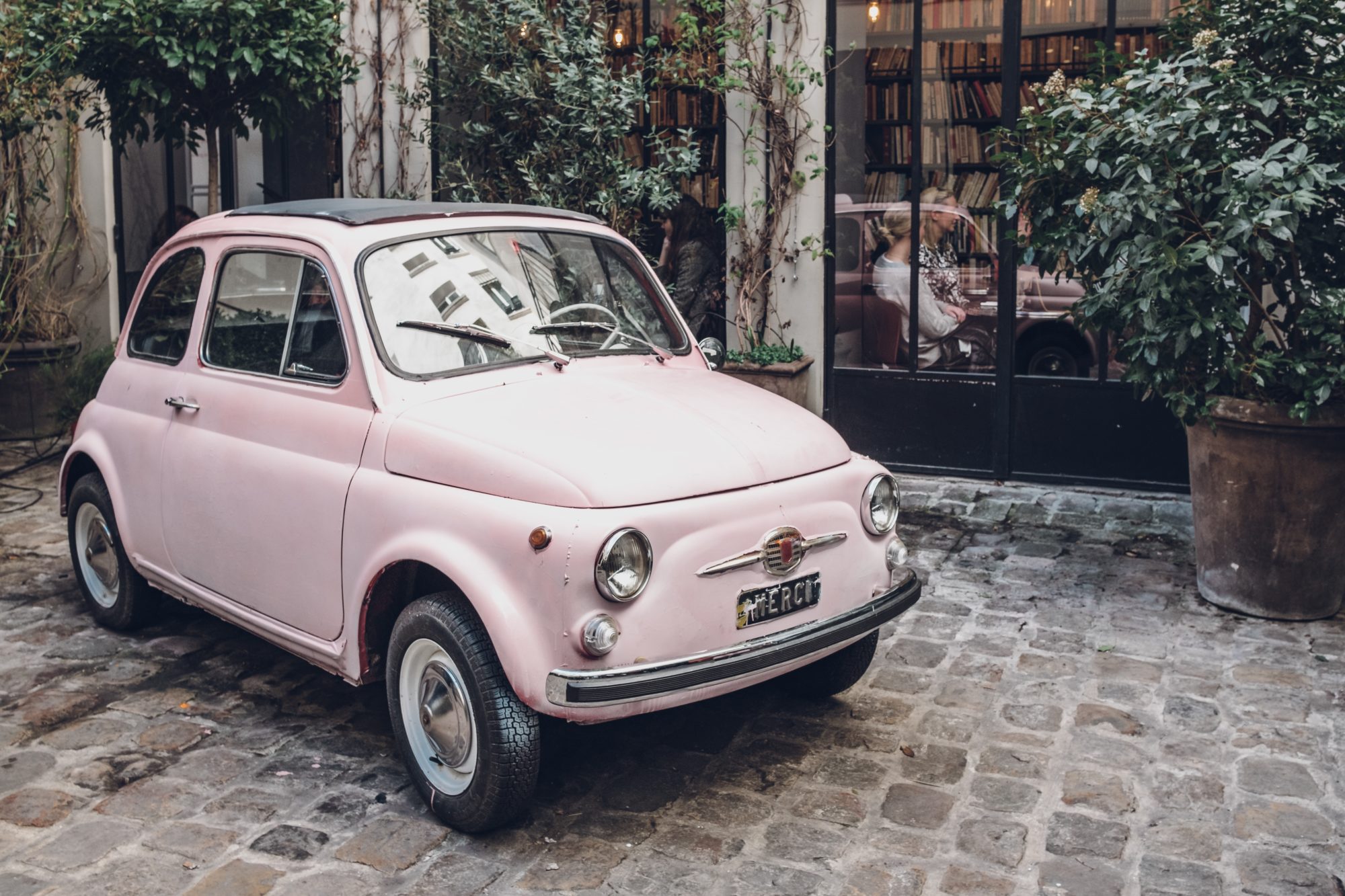 Pink Fiat Floats Through Amsterdam – Event Marketing Strategy