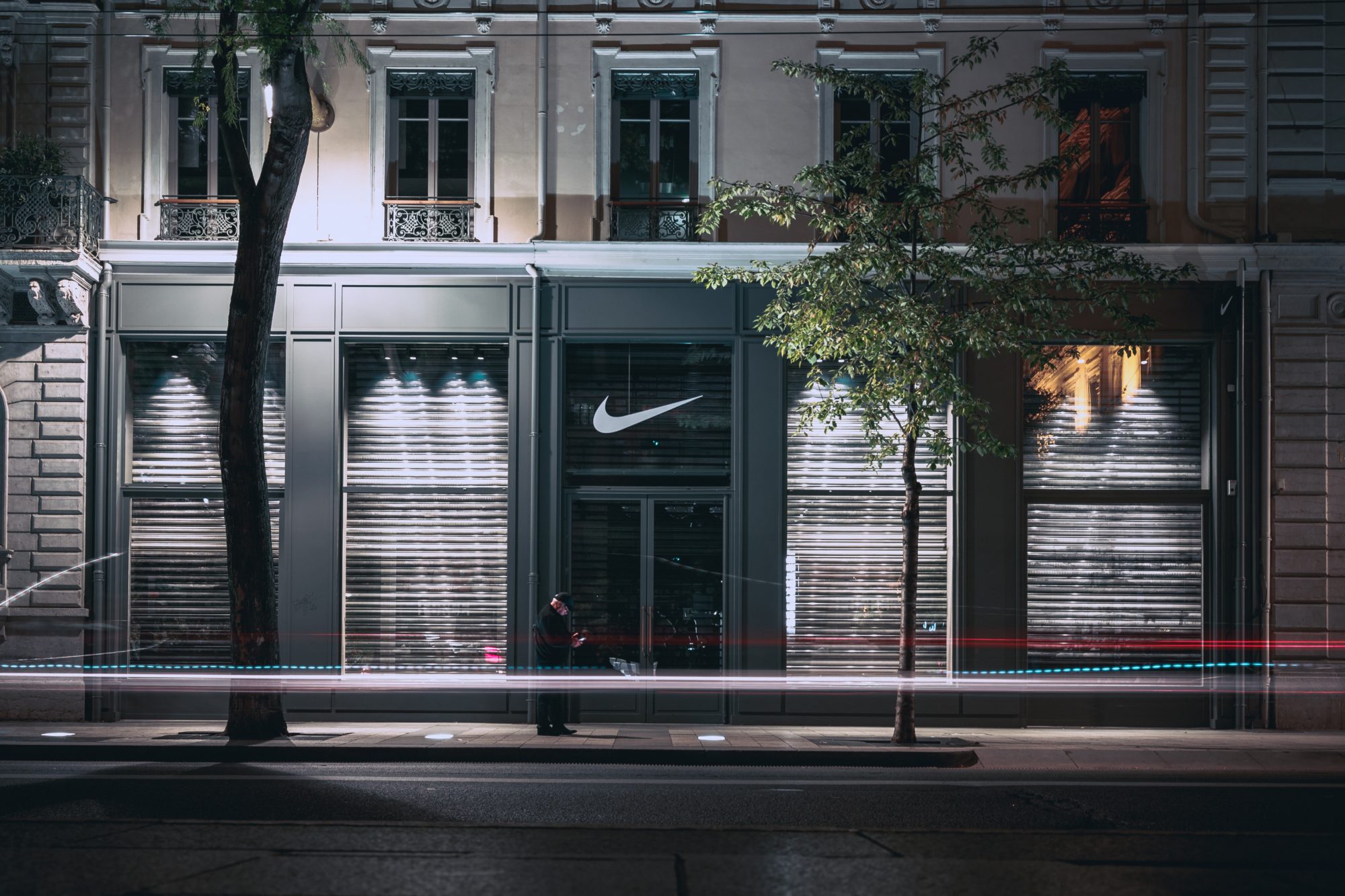 Nike Experiential Marketing – New SNKRS App Came to Life With a Giant Shoebox